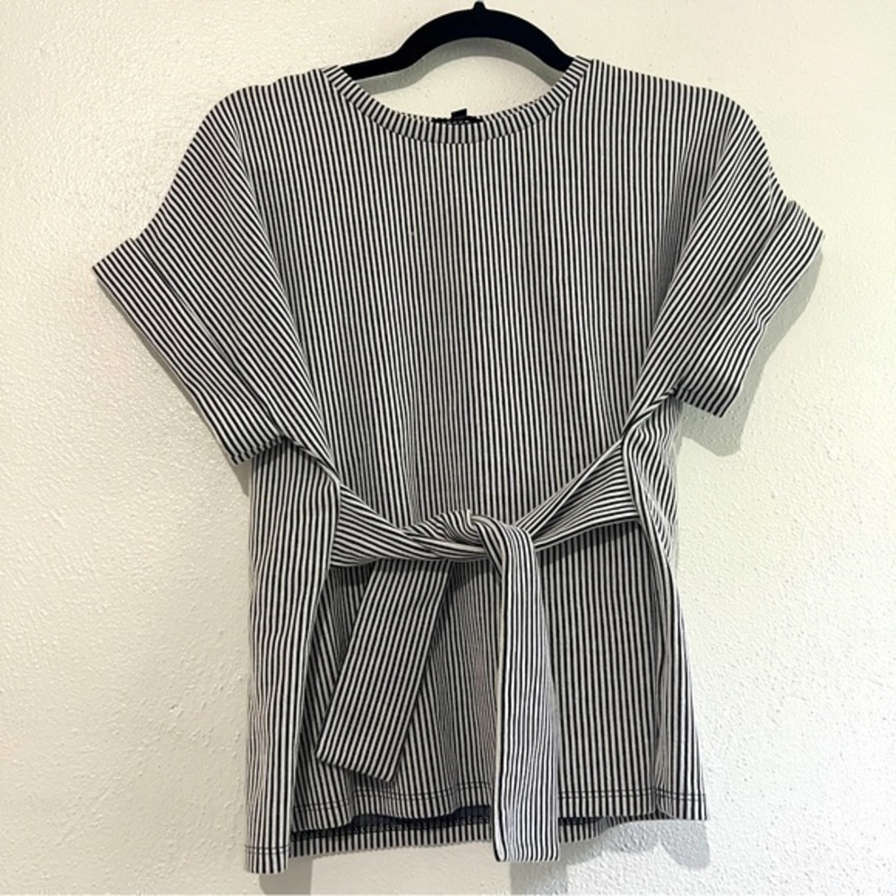 Express striped top w/short cuffed cap sleeves & waist tie. Sz XS. Preowned. EUC